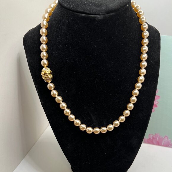 Nolan Miller 18" Pearls with Pave Egg Closure - Picture 3 of 5